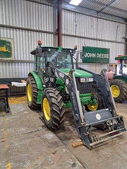 2015 John Deere 5093E Green