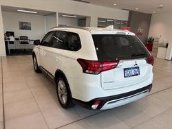 2019 MITSUBISHI OUTLANDER ES 7 SEAT (2WD)
