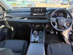 2025 Mitsubishi Outlander PHEV ES