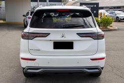 2025 Mitsubishi Outlander LS