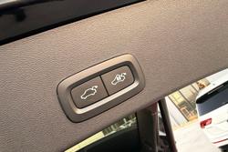 2022 Volvo XC40 Ultimate B5 Dark