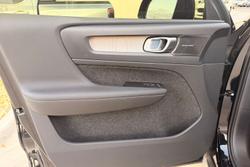 2022 Volvo XC40 Ultimate B5 Dark