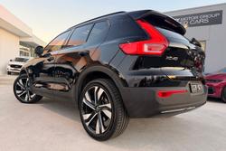 2022 Volvo XC40 Ultimate B5 Dark