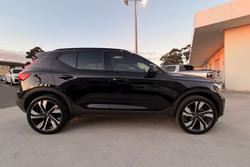 2022 Volvo XC40 Ultimate B5 Dark