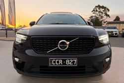 2022 Volvo XC40 Ultimate B5 Dark