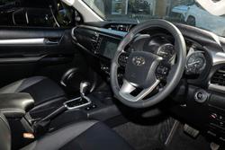 2020 Toyota Hilux SR5