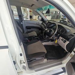 2012 Mitsubishi Triton GLX