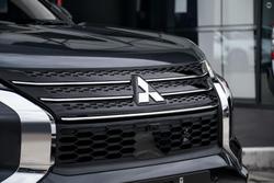 2025 Mitsubishi Outlander ES