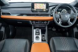 2023 Mitsubishi Outlander Exceed