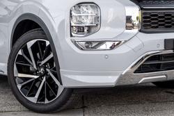 2023 Mitsubishi Outlander Exceed