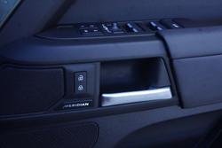 2025 Land Rover Defender 110 D350 X-Dynamic SE