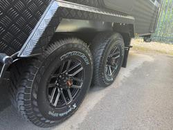 2026 Urban Caravans Track Family 23'6 Double Bunk Double Door