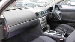 2007 Holden Commodore Omega VE Heron White