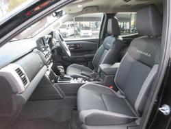 2025 Nissan Navara ST-X