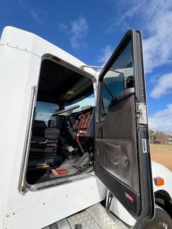 2010 Kenworth T358 Tilt Tray