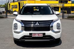 2025 Mitsubishi Outlander ES