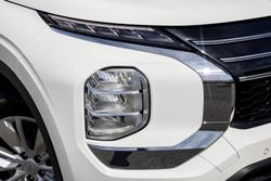 2025 Mitsubishi Outlander ES