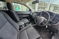 2017 Mitsubishi Outlander ES