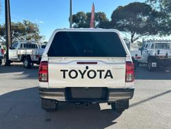 2022 Toyota Hilux SR