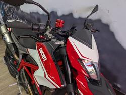 2015 DUCATI HYPERMOTARD 821 SP RED