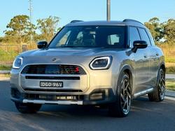 2024 MINI Countryman S Favoured