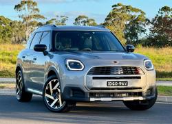 2024 MINI Countryman S Favoured
