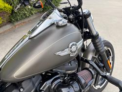 2018 HARLEY-DAVIDSON FXBB STREET BOB Grey