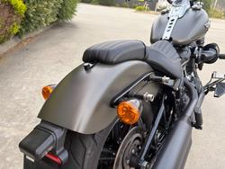 2018 HARLEY-DAVIDSON FXBB STREET BOB Grey