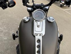2018 HARLEY-DAVIDSON FXBB STREET BOB Grey