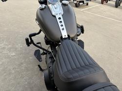 2018 HARLEY-DAVIDSON FXBB STREET BOB Grey