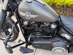 2018 HARLEY-DAVIDSON FXBB STREET BOB Grey