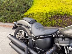 2018 HARLEY-DAVIDSON FXBB STREET BOB Grey
