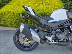 2024 CFMOTO 450 NK White