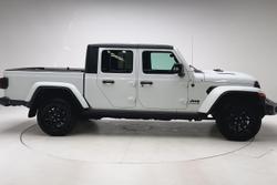 2022 Jeep Gladiator Night Eagle