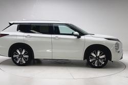 2025 Mitsubishi Outlander Exceed