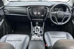 2022 Isuzu MU-X LS-T