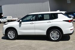 2023 Mitsubishi Outlander ES