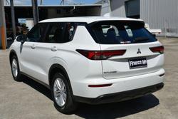 2023 Mitsubishi Outlander ES