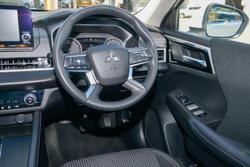 2023 Mitsubishi Outlander ES