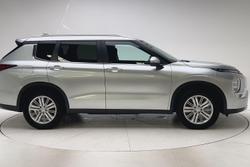 2023 Mitsubishi Outlander LS