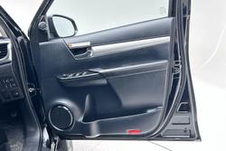 2022 Toyota Hilux SR5