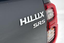 2022 Toyota Hilux SR5