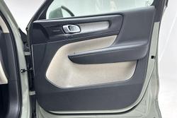 2022 Volvo XC40 Ultimate B4 Bright