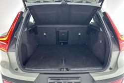 2022 Volvo XC40 Ultimate B4 Bright