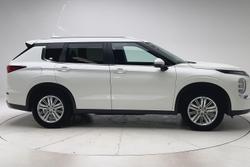 2024 Mitsubishi Outlander LS