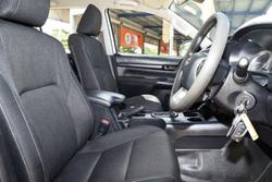 2022 Toyota Hilux SR