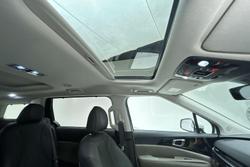 2024 Kia Carnival GT-Line HEV