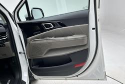 2024 Kia Carnival GT-Line HEV