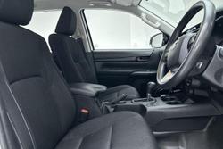 2022 Toyota Hilux SR