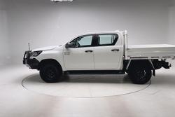 2022 Toyota Hilux SR